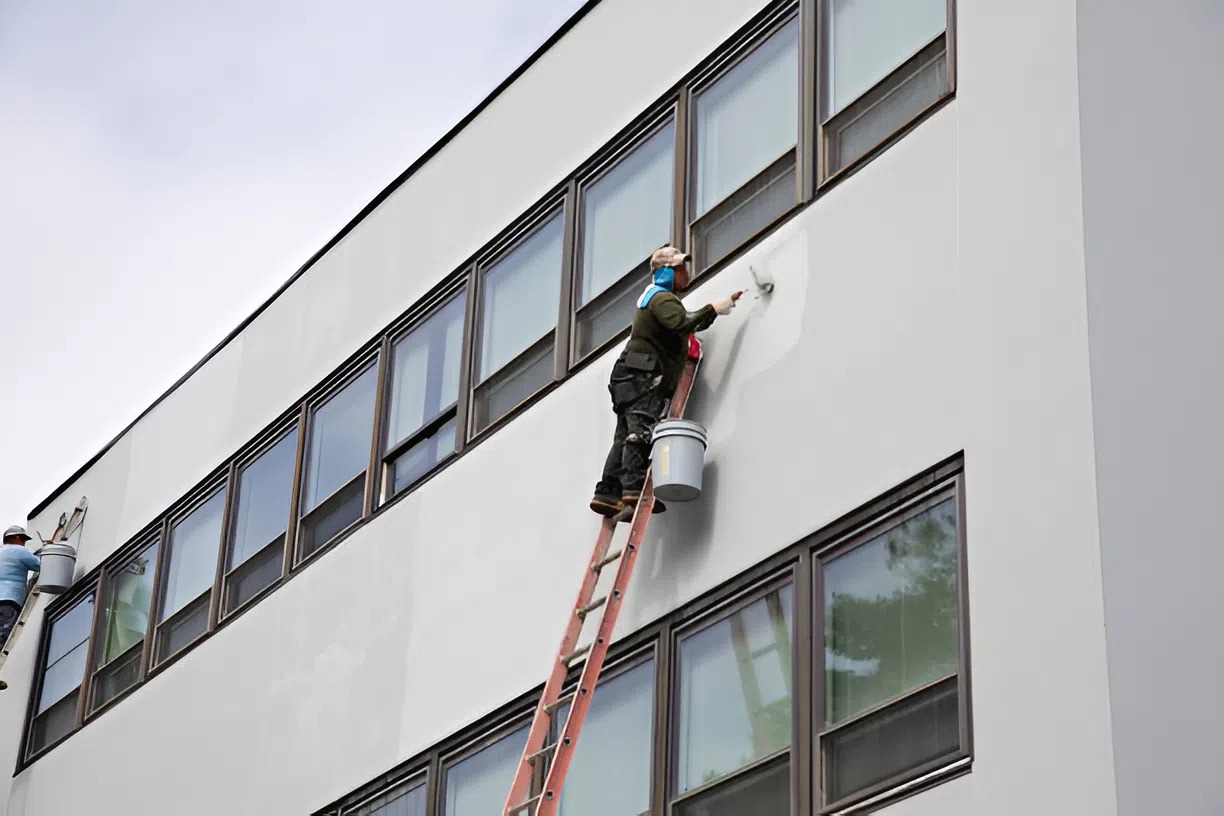 professional painter painting a commercial exterior
