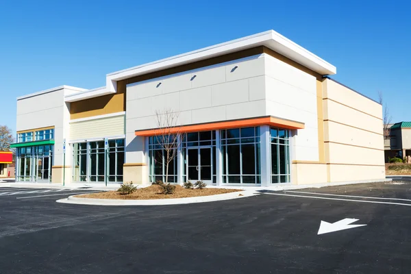 Commercial building with crisp exterior paint, contrasting trim, and clean architectural finishes by an exterior painter in Kapolei, HI.